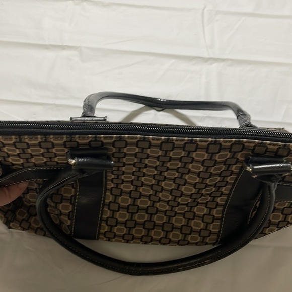 Nine West women’s hand bag like new condition. Dimensions in photos - Picture 8 of 9